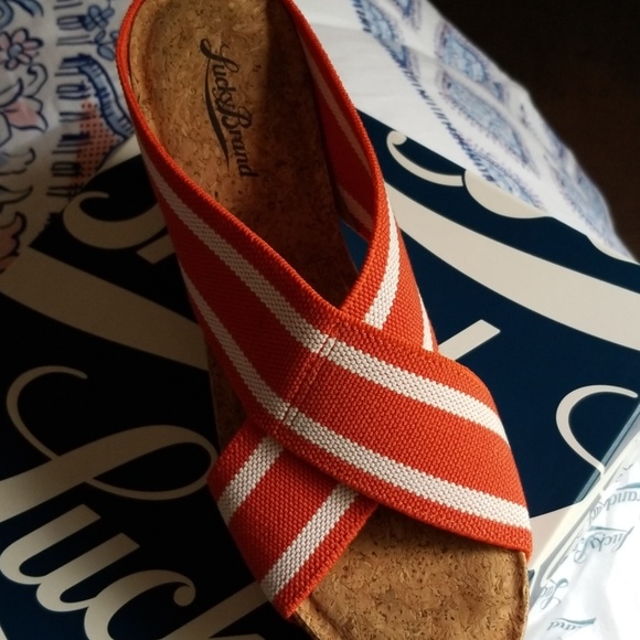 Lucky Brand Wedge Sandal - Picture 3 of 4